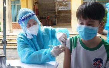 Cận cảnh điểm tiêm vắc xin Covid-19 đầu tiên cho trẻ em tại TP.HCM