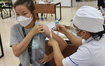 TP.HCM tiêm vaccine tập trung cho người lao động quay lại làm việc, sinh sống