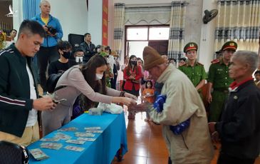 Kiểm tra thực tế việc Thủy Tiên trao quà từ thiện ở Quảng Trị