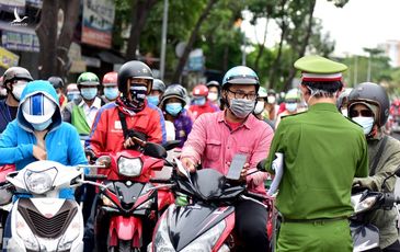 Hàng trăm nghìn công nhân quay lại TP HCM làm việc sau giãn cách