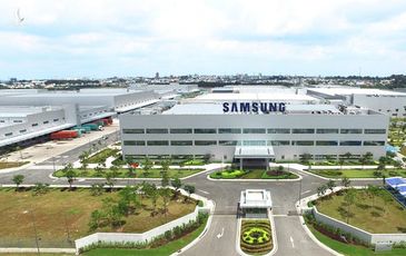 Bloomberg: Samsung, Intel tại Việt Nam vượt mục tiêu sản xuất 2021, bất chấp giãn cách