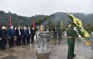 Thủ tướng Phạm Minh Chính dâng hương tưởng nhớ Bác Hồ, dự Ngày hội Đại đoàn kết với đồng bào Pác Bó