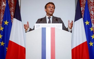 Tổng thống Macron bí mật thay màu quốc kỳ Pháp