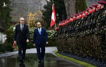 Tổng thống Thụy Sĩ long trọng đón Chủ tịch nước Nguyễn Xuân Phúc
