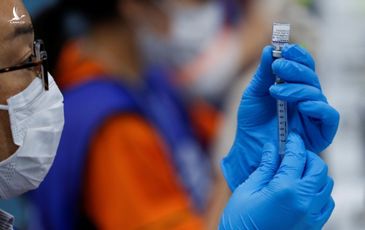 Sau mũi tiêm thứ 3, kháng thể chống virus corona tăng 45 lần