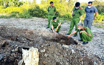 Bắt quả tang tài xế đổ trộm gần 900 tấn rác thải công nghiệp vào khuôn viên chùa