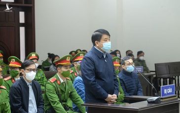 Phiên tòa xử ông Nguyễn Đức Chung đột ngột tạm dừng vì “vật chứng mới”