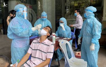 Một bệnh viện ở TP.HCM mua 32 tỉ đồng kit test của Công ty Việt Á
