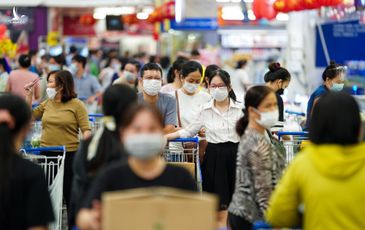 Sáng ngày 27 Tết: Người dân sắm đồ Tết chật kín ở siêu thị