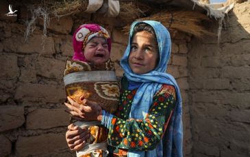 Nhiều gia đình ở Afghanistan tuyệt vọng bán cả con để có miếng ăn