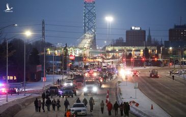 Canada tê liệt vì “đoàn xe tự do”
