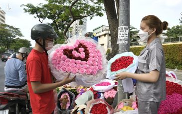 Không tặng quà cho người yêu ngày Valentine là không thật lòng?