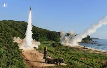 Sau khi Triều Tiên phóng tên lửa xuyên lục địa, Hàn Quốc bắn hàng loạt tên lửa đáp trả