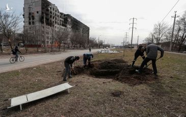 Sau ‘tối hậu thư’ buộc đầu hàng, Nga nã pháo Mariupol ’10 phút một đợt’