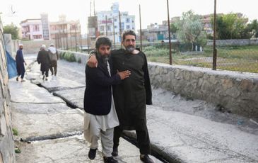 Nổ lớn làm hơn 50 người thiệt mạng tại nhà thờ Hồi giáo ở Afghanistan