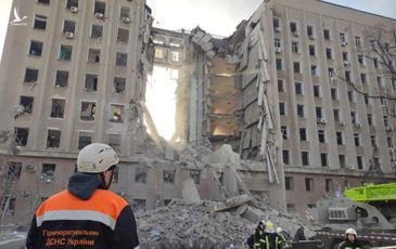 Lại một thành phố cảng Ukraine trúng rocket