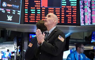Chứng khoán Mỹ ‘đỏ lửa’, Dow Jones mất hơn 1.000 điểm