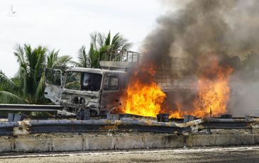 Cháy ôtô ở cao tốc TP.HCM – Trung Lương gây thiệt hại hai tỷ đồng