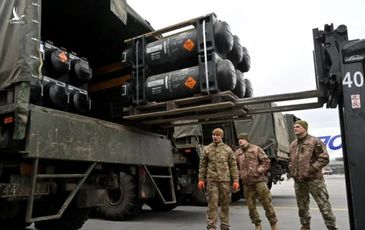Vì sao Mỹ dễ dàng vận chuyển nhiều loại vũ khí tới Ukraine?