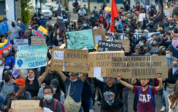 Biểu tình, bạo động kinh hoàng tại Ecuador