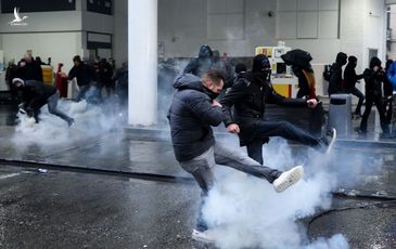 Đình công, biểu tình, đập phá… khiến toàn nước Bỉ tê liệt