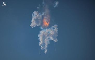 Tên lửa mạnh nhất thế giới SpaceX nổ tung giữa không trung