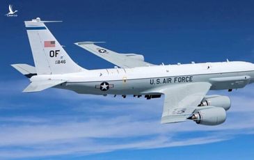 Chiến đấu cơ Trung Quốc gây hấn với máy bay Mỹ trên Biển Đông