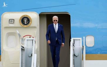 Tổng thống Mỹ Joe Biden đến sân bay Nội Bài, bắt đầu chính thức chuyến thăm Việt Nam