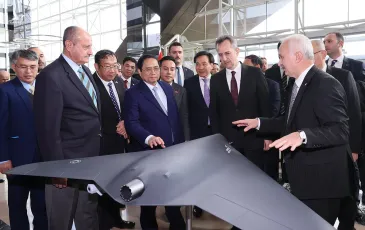 Thủ tướng thăm nơi sản xuất máy bay chiến đấu Thổ Nhĩ Kỳ