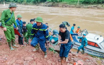 Lào Cai: Vụ sạt lở đất vùi 8 ngôi nhà, 18 người chết và mất tích