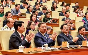 LẦN ĐẦU TIÊN TRONG LỊCH SỬ LẬP HIẾN