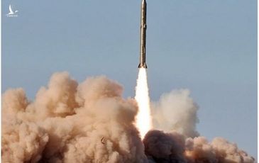 Iran phóng tên lửa siêu nặng, tuyên bố ‘mở toang không phận’ Israel