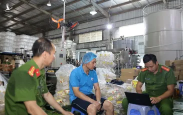 Lập 7 công ty, trốn thuế, “hô biến” dầu chăn nuôi thành dầu ăn cho người