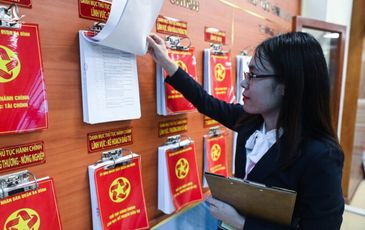 Bỏ hình thức kỷ luật giáng chức, hạ bậc lương với công chức, cán bộ