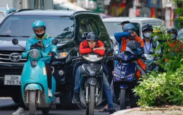 Hà Nội nghiên cứu hỗ trợ thu đổi 450.000 xe máy xăng: Đặt lợi ích người dân làm trọng tâm chuyển đổi xanh