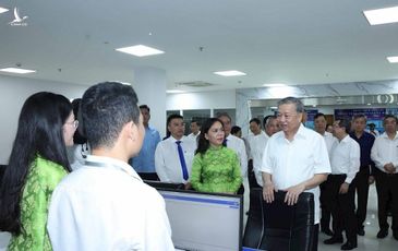 Thay đổi một buổi sáng, thức tỉnh cả bộ máy