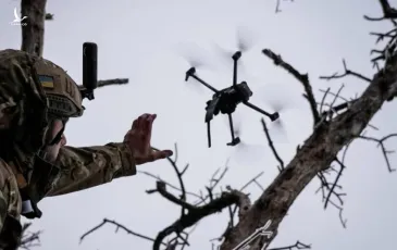 Lính Nga dùng tay không vô hiệu hóa drone Ukraine