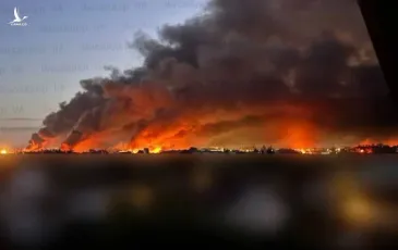 Nga tấn Ukraine, sân bay Kiev bốc cháy