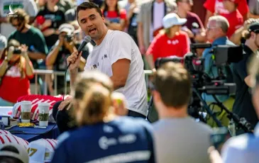 Từ vụ ám sát Charlie Kirk đến nguy cơ suy yếu ảnh hưởng toàn cầu của Mỹ