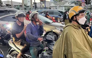 Vừa lái xe vừa hút thuốc lá có bị phạt không?