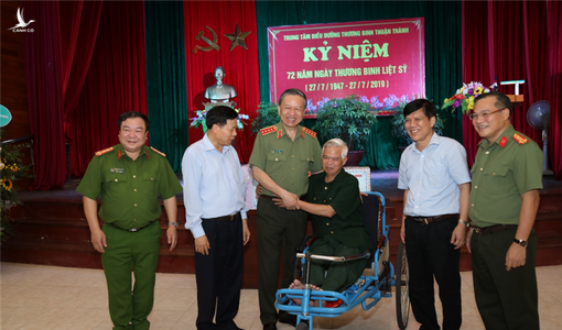 Bộ trưởng Tô Lâm thăm hỏi, động viên thương bệnh binh tại Trung tâm điều dưỡng thương binh Thuận Thành