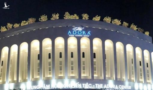 Ai là chủ The Adora Center, nơi hàng chục người ăn tiệc rồi nhập viện?