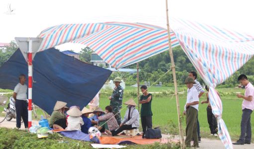 Chậm đền bù, dân Sóc Sơn lại chặn bãi rác lớn nhất thủ đô