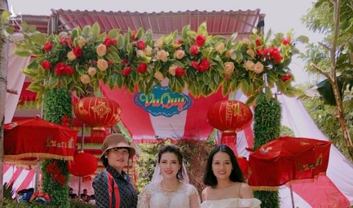 Đám cưới không chú rể: Ai đến chung vui cũng lén lau nước mắt, thương cô dâu
