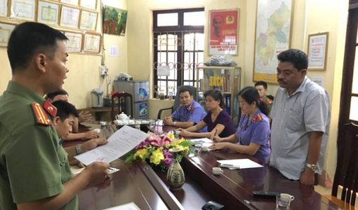 Chủ tịch Hà Giang: không ‘vùng cấm’, xử lý cả bố mẹ là cán bộ có con được nâng điểm