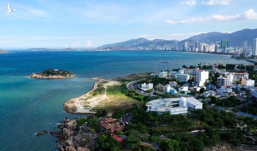 Nhiều dự án lấn biển xây biệt thự, bến du thuyền xé nát vịnh Nha Trang