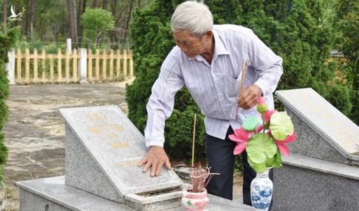 Những người canh “giấc ngủ” đồng đội trên đường Trường Sơn
