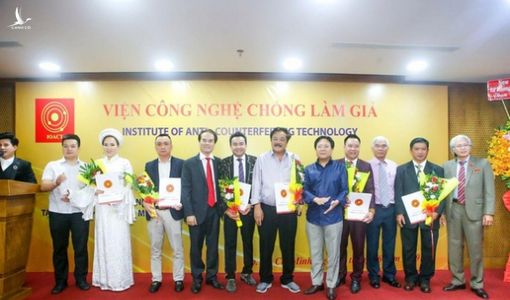 Nữ hoàng văn hóa tâm linh: Danh hiệu bịa đặt mơ hồ, khó hiểu?