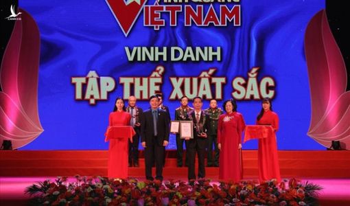 Cầu thủ Quang Hải, doanh nhân Johnathan Hạnh Nguyễn được vinh danh ‘Vinh quang VN’