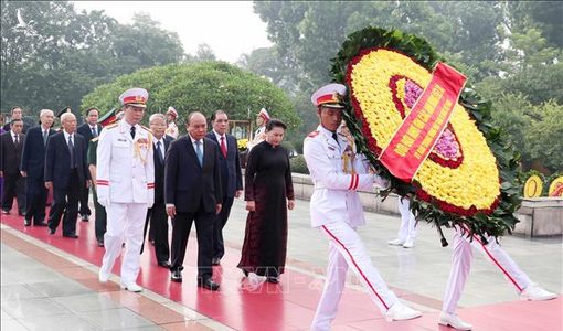 Lãnh đạo Đảng, Nhà nước dâng hương tưởng niệm các anh hùng liệt sĩ
